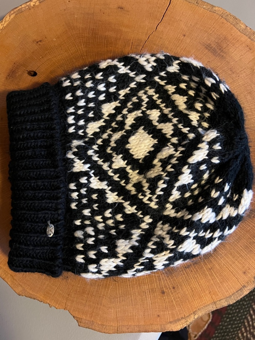 American Eagle Outfitters Knit Distressed Black and White Heart Print Beanie - Picture 8 of 16